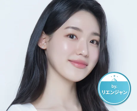 肌のケアを提案するクールフェイスのモデル