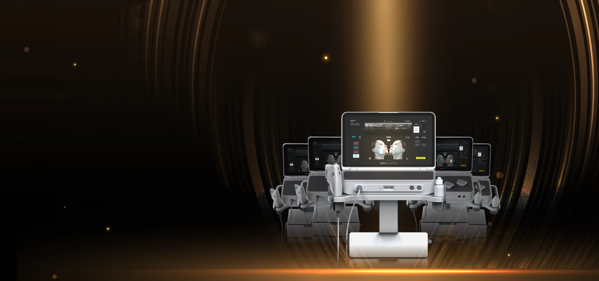 リエンジャン美容クリニック、施術用モニターが並び、画面には施術前後の顔写真が表示されています。